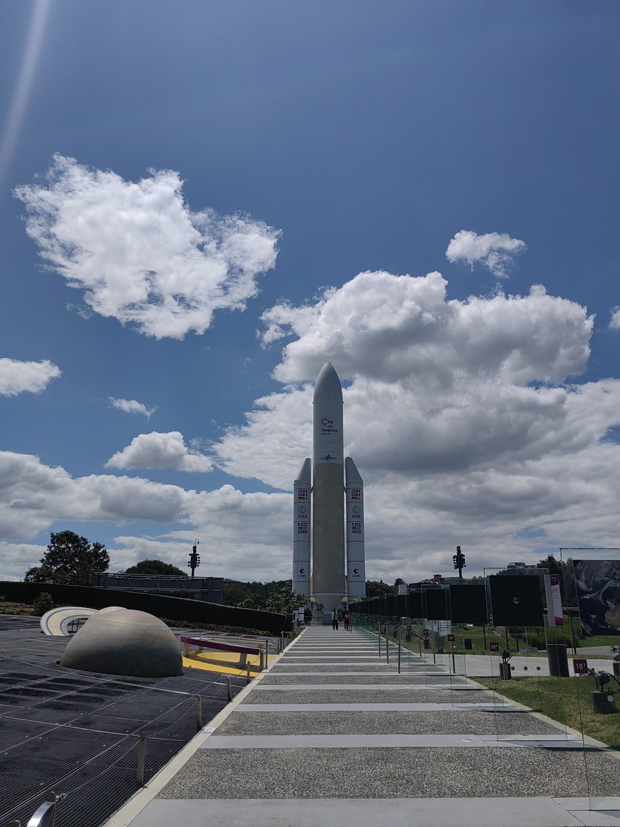 Wrapping up a successful day of fruitful engagements and reconnecting with colleagues in astronomy communication and public engagement at the #IAUCAP2024 hosted in the beautiful city of Toulouse. 

#AfricaLookUp