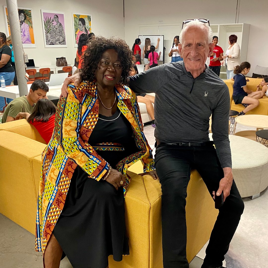 Its official! Thanks to the support of @ontrillium and the incredible design expertise of Melissa and Janelle of Aurora Design, Jean Augustine Centre's brand-new #TeenRoom is now open! 🙌

🔗Read all about this welcoming retreat for young women at jeanaugustinecentre.ca/jac-teen-room/