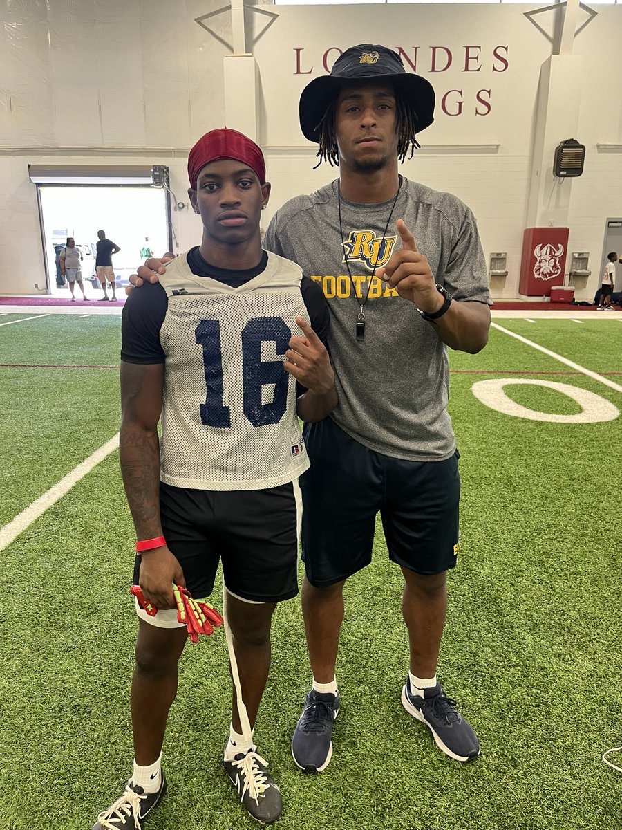 CLeverett2025's tweet photo. After a camp invite extremely blessed to receive my 5th offer from @ReinhardtFB @A1Willzz @CoachDeMeio1 @coachsellersd @William06625962 @RecruitGeorgia @SC_PANTHER_FB @CoachJonesFB @CoachQuesz @CoachLuMorris https://t.co/Ev6D791PdV