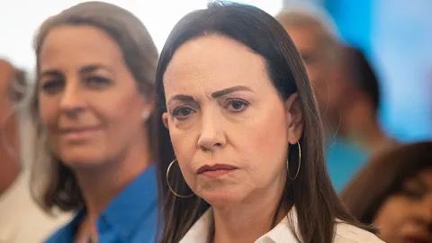 polianalitica's tweet photo. 🔴 Indira Urbaneja a María Corina Machado: Todos los militares saben que tú eres una falsa, militar que se respete no puede apoyar jamás a una cipaya como tú. 

🗣️ ¿Olvidas los años en los que les ofrecías logística, dinero y apoyo para que se alzaran? ellos saben que tú mientes. https://t.co/5YUR9A5cMe