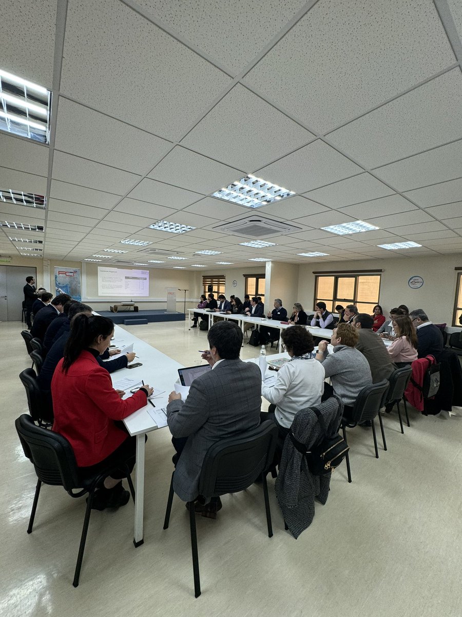 Marcela Sandoval Osorio (@marce_sandoval_) on Twitter photo Con el objetivo de acelerar proyectos públicos y privados para promover la inversión en la región de Antofagasta, participamos del Gabinete ProCrecimiento y Empleo junto al ministro <a href="/nico_grau/">Nicolás Grau Veloso</a> y la ministra Aurora Williams. ¡Avanzamos en beneficio del desarrollo regional! 🤝📈 Con el objetivo de acelerar proyectos públicos y privados para promover la inversión en la región de Antofagasta, participamos del Gabinete ProCrecimiento y Empleo junto al ministro <a href="/nico_grau/">Nicolás Grau Veloso</a> y la ministra Aurora Williams. ¡Avanzamos en beneficio del desarrollo regional! 🤝📈