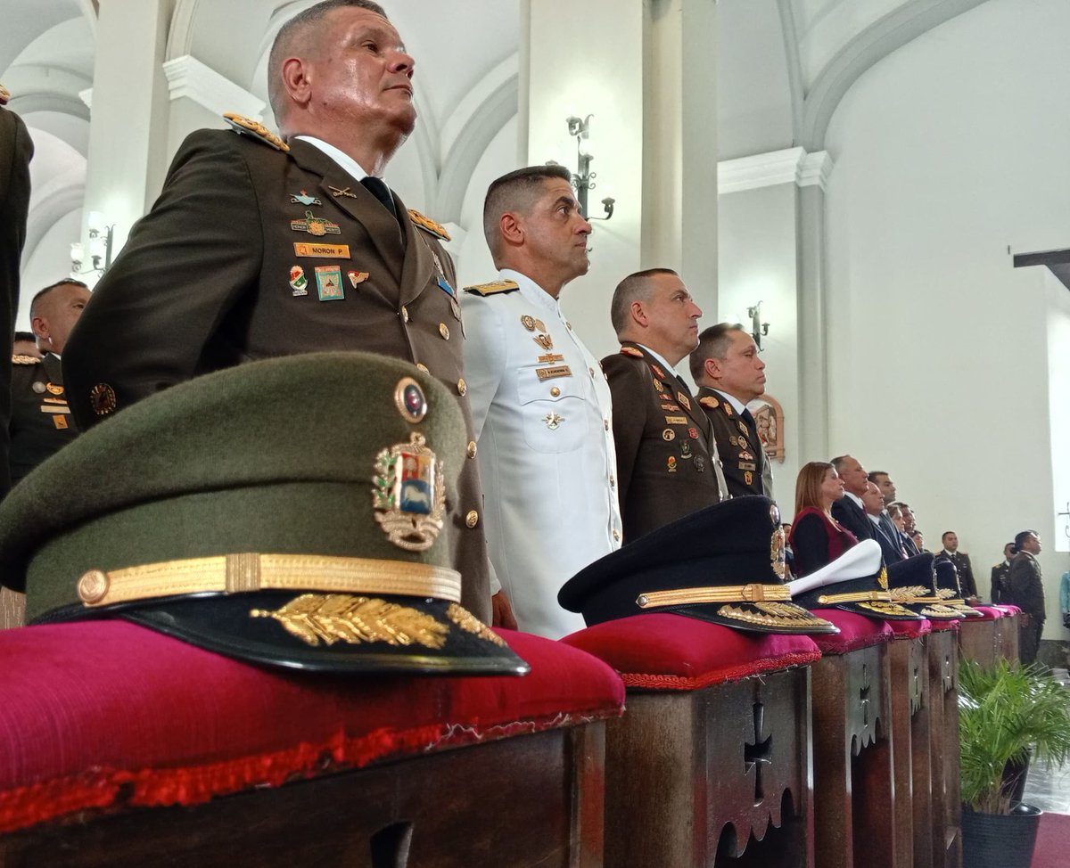 Brizeida Quiñones #SGG, en representación de <a href="/amarcanopsuv/">Ángel Marcano</a> gobernador del estado Bolívar, encabezó los actos realizados en la catedral metropolitana de la entidad, en honor al santísimo sacramento; reafirmando así, la fe y el compromiso Patrio.

<a href="/NicolasMaduro/">Nicolás Maduro</a>
<a href="/VamosconMarcano/">VamosConMarcano</a>