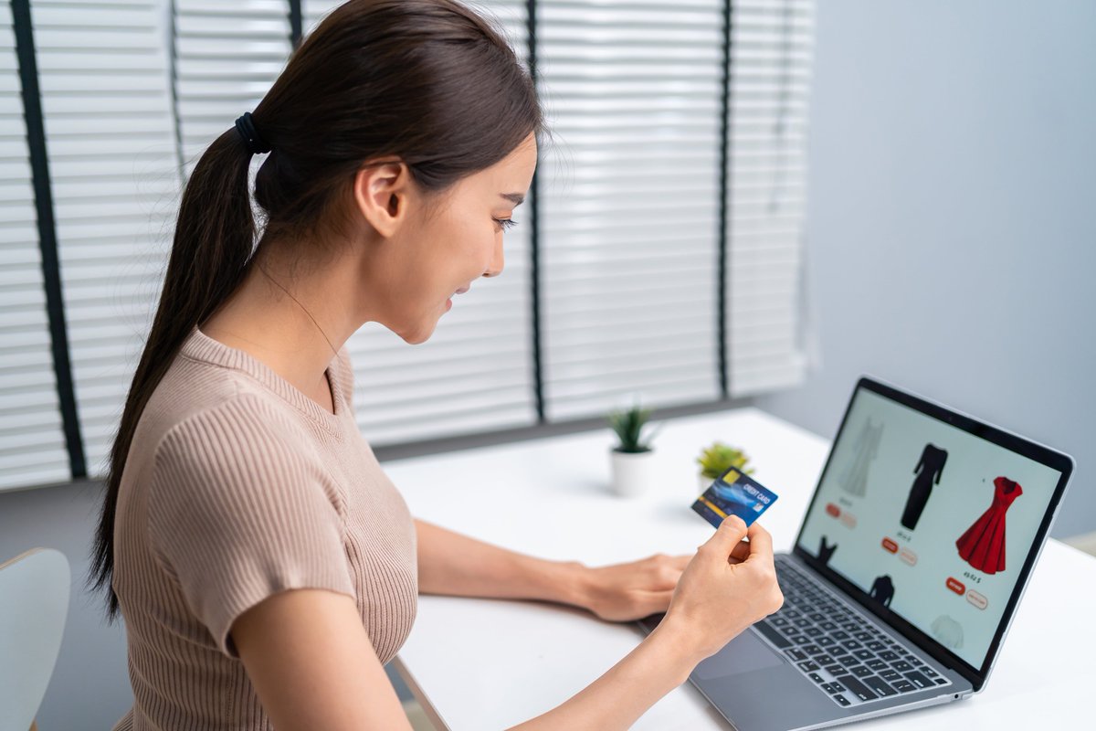 urbanblockmedia's tweet photo. The #ecommerce market is worth $5.5 trillion and is expected to hit $7.3 trillion by the end of 2025. If your store doesn't have the capability to sell products online, you could be missing out on key sales. #UBM can design a customized ecommerce #website for your needs. https://t.co/KNVTqyLo0l
