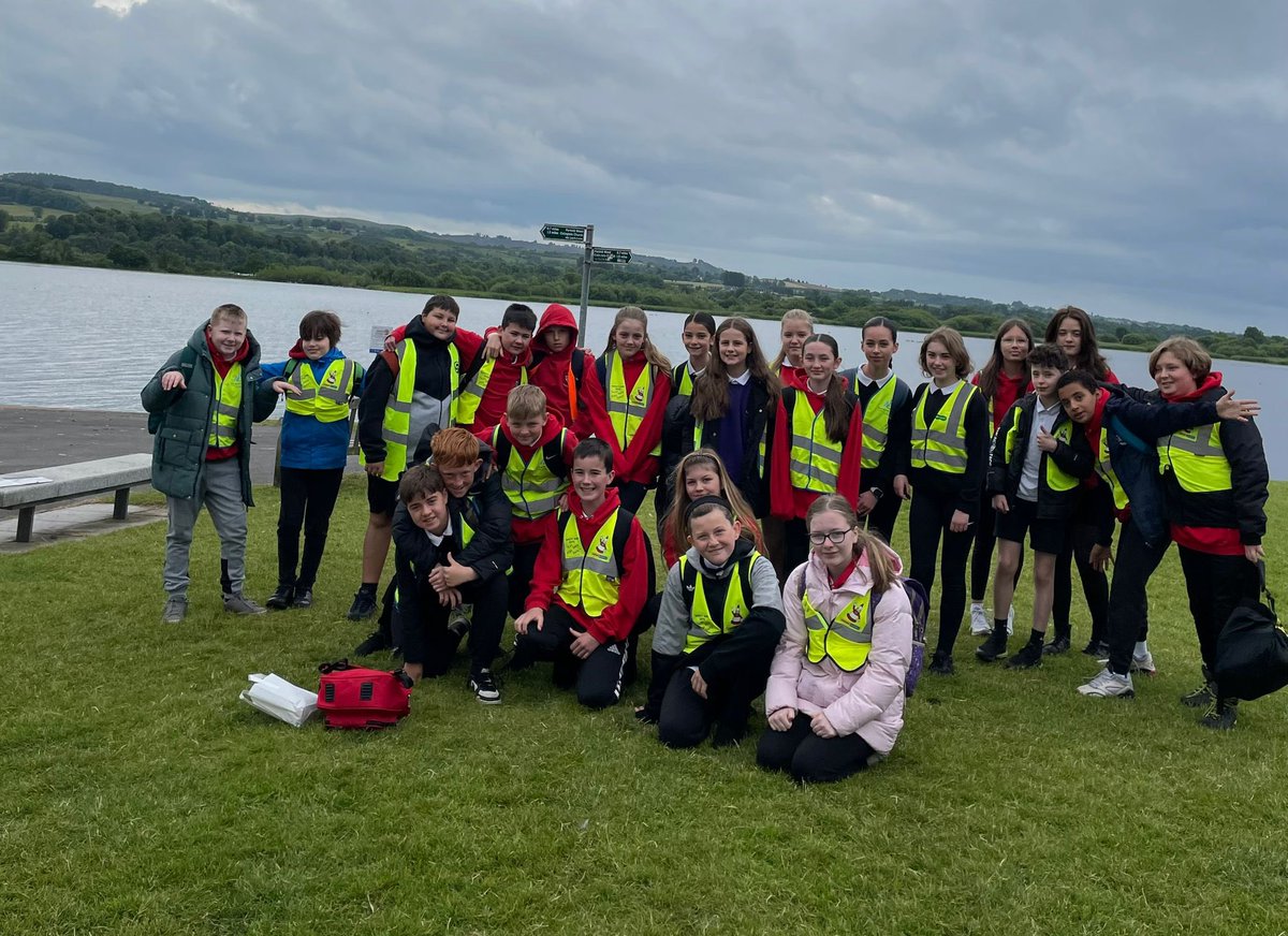 DalryPrimary's tweet photo. We are so proud to get our Second LEAF award ♻️♻️♻️ well done all the classes for embracing the outdoor learning this year ❤️❤️ it has been the best of times ♻️♻️❤️❤️ @KSBScotland @RangerPeteDalry @NAC_STEM @NAC_Education #LEAFProject https://t.co/VJ5r5QLNLD