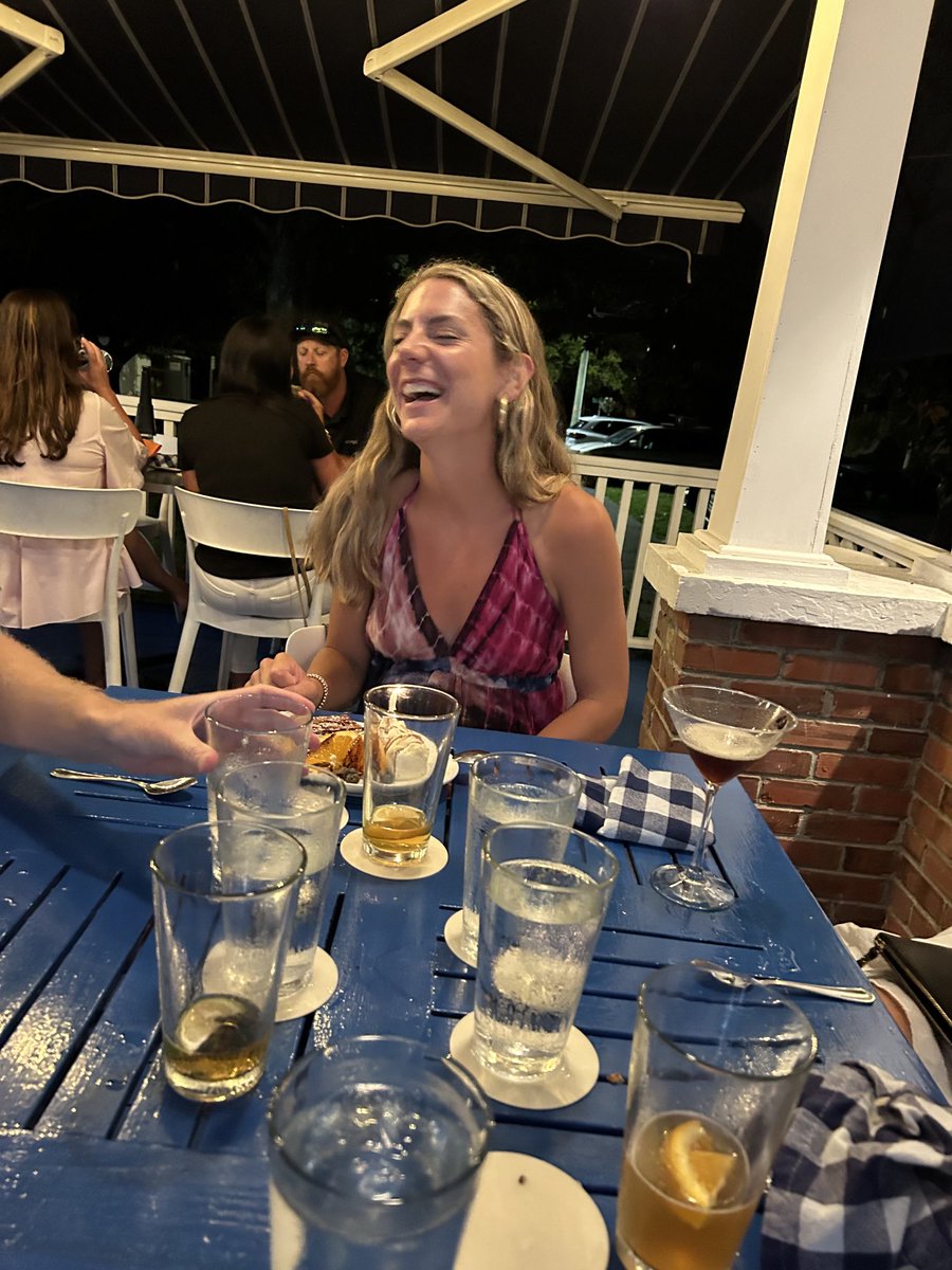 JamesMBarnes1's tweet photo. Happy Birthday Sarah Carr Keeley! Great weekend celebrating in MHC! @MoreheadCityGov #Parrotts #Capelookout #FAMILY @acov3302 @LawsonTom @johnlgibbs @DukeEnvironment @toasu89 https://t.co/X5CI3TII22