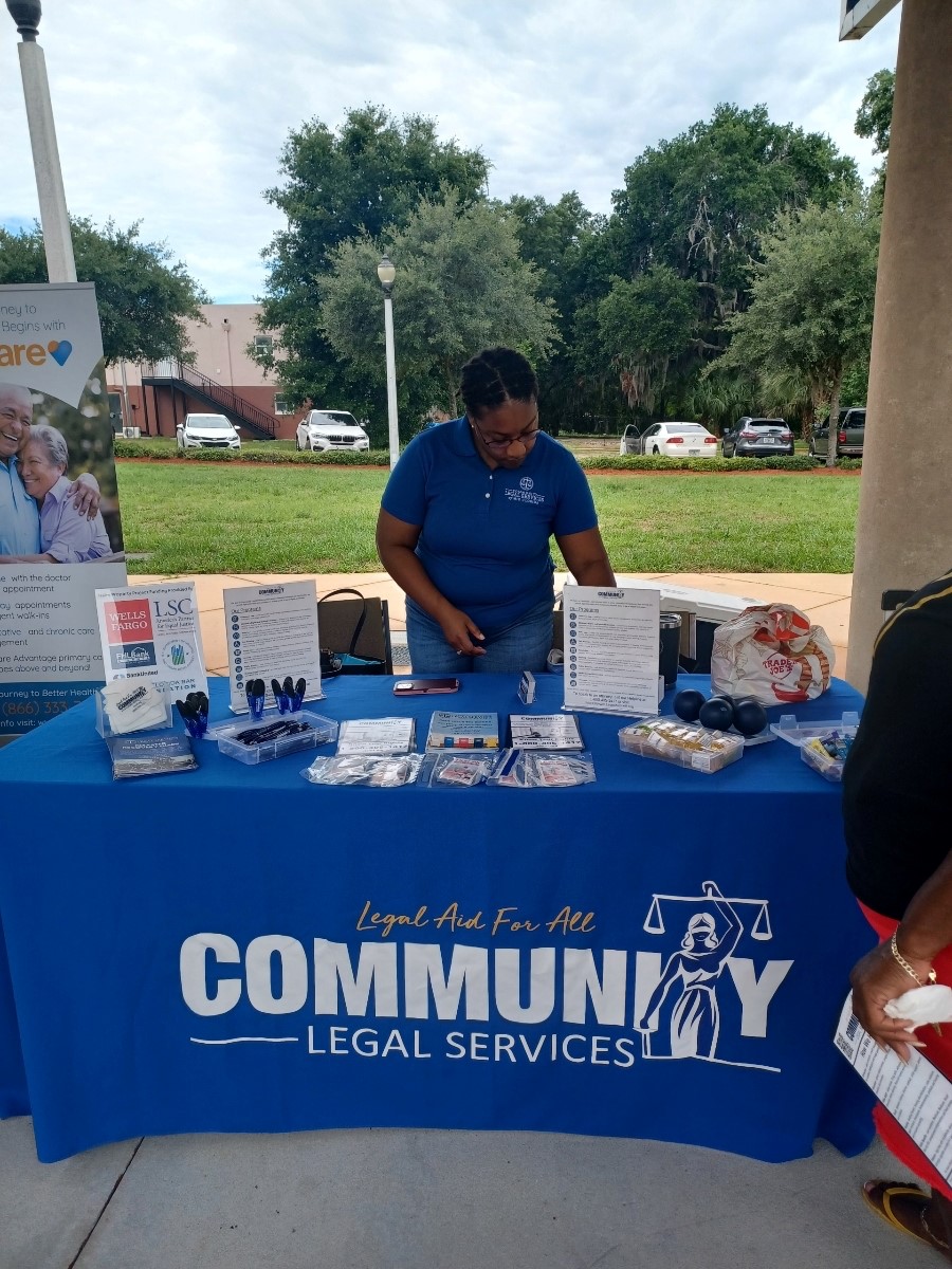 clsmf's tweet image. Brianna, Darlene, and CLS volunteer Cassandra Shafeek at Saturday&apos;s Helping Hands Outreach Ministry in Eustis! Thank you for having us!

#CLSOnTheMove #CLSInTheCommunity #CLS #LegalServices #LegalAid
