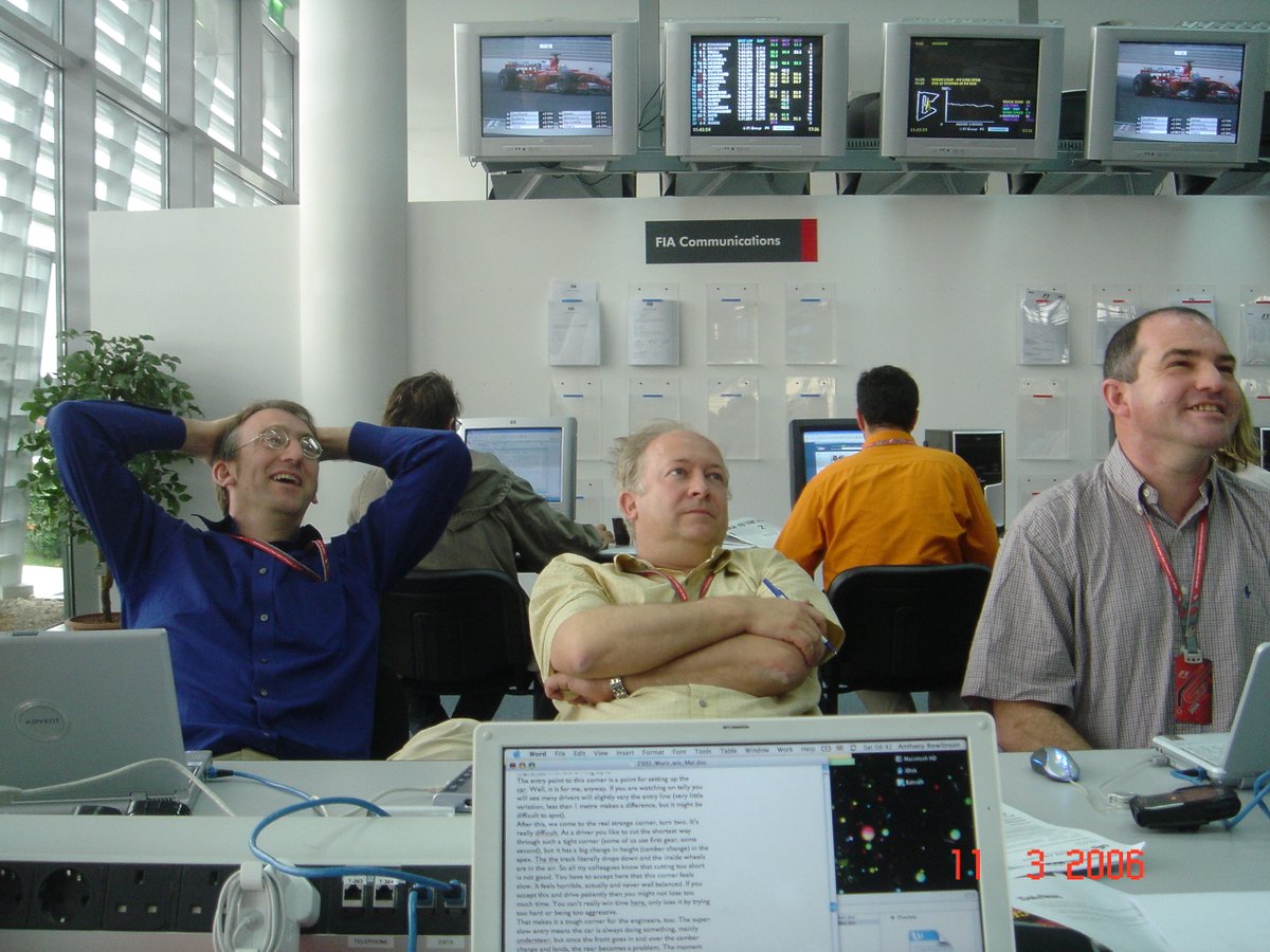 Bittersweet find during photo archive tidy-up. <a href="/SportmphMark/">Mark Hughes</a>, <a href="/TonyDodgins/">Tony Dodgins</a> and the sorely missed <a href="/SimonArron/">Simon Arron 🇪🇺</a>. 2006 #BahrainGP