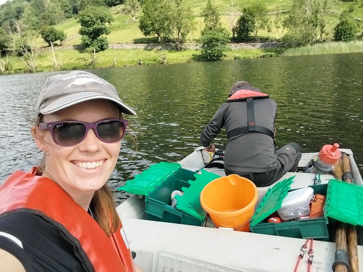 KellyQuesne's tweet photo. The @UKCEH_LakeEco team &amp; I are enjoying the sun 🌞 as we collect H2O from Cumbrian #lakes to look at how #microbial communities are affected by different #nutrient concentrations, and how those communities use and process carbon dioxide and #methane in water. @Gareth_McShane_ https://t.co/Ig2cBVR9Mx