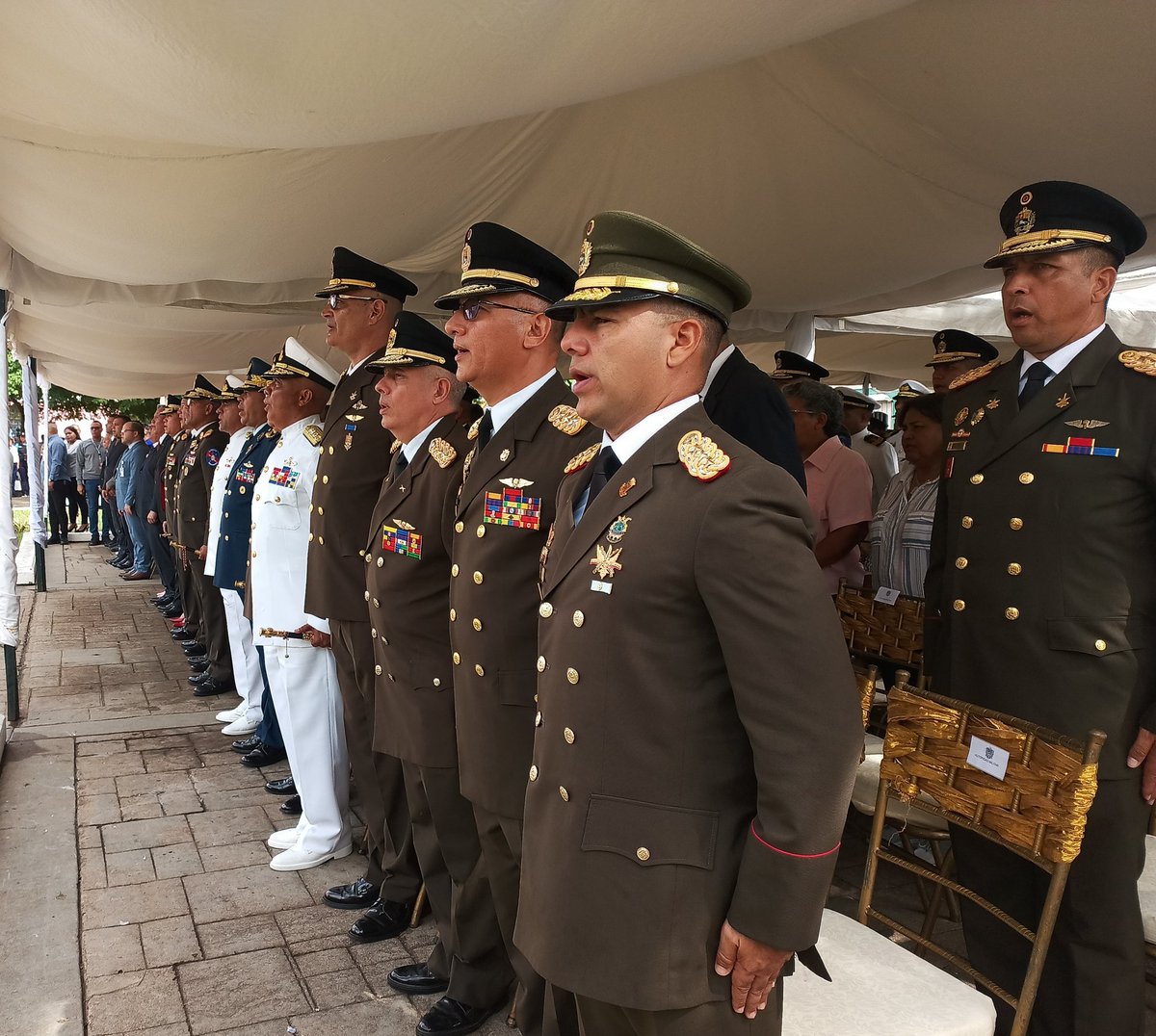 Desde el cuadrilátero histórico, el pueblo de Bolívar, junto a sus autoridades civiles y militares, honran el sacrificio y gesta de libertad, enarbolada por los próceres de la independencia venezolana.

#Bolivarendesarrollo

<a href="/amarcanopsuv/">Ángel Marcano</a> 
<a href="/brizcoroquin/">Brizeida Quiñones</a> 
<a href="/FloresEnio3/">EnioFloresLeon</a>