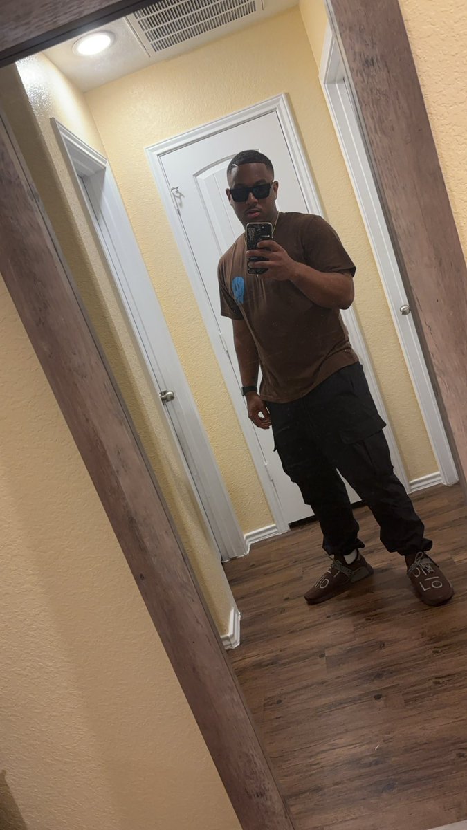 Exclusive_TB's tweet photo. Quick little bday flick📸 https://t.co/QRullYffYH
