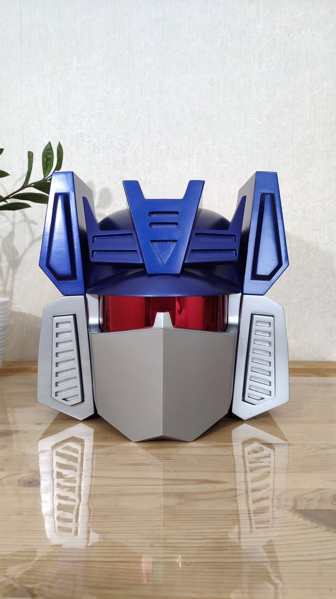 PropsMy's tweet image. Transformer helmet, soundwave. Modeled in Blender, printed on a 3D printer. The result is a great souvenir for a fan of the old generation of Transformers from 1984, which can be placed on a shelf or worn on your head.
.
#transforners #newgeneration #1984transformers #soundwave