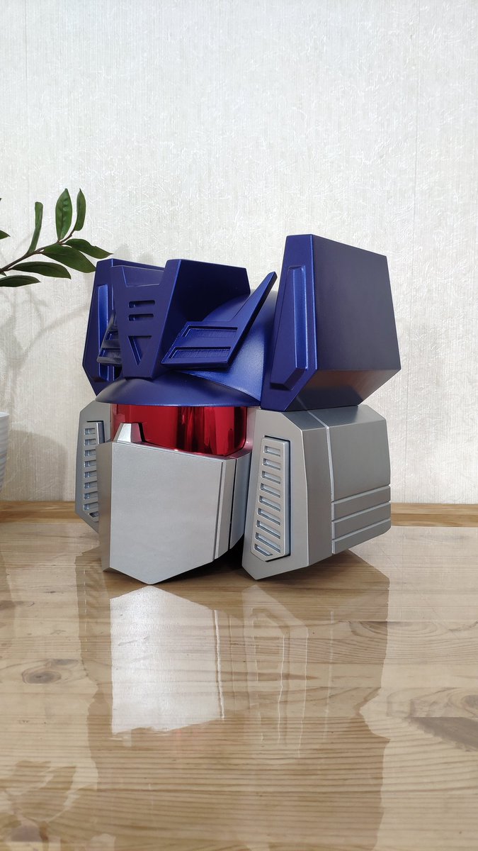 PropsMy's tweet image. Transformer helmet, soundwave. Modeled in Blender, printed on a 3D printer. The result is a great souvenir for a fan of the old generation of Transformers from 1984, which can be placed on a shelf or worn on your head.
.
#transforners #newgeneration #1984transformers #soundwave