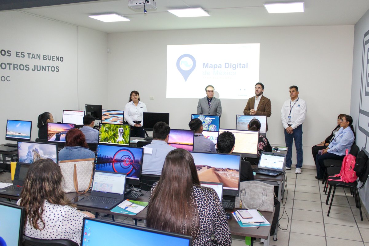 Efrain_Limones's tweet photo. Iniciamos la capacitación sobre Mapa Digital de México que recibirán cerca de 60 servidores públicos del Gobierno del Estado de #Durango que conforman la Red de Planeación. El esfuerzo de todos permitirá mapear y analizar información de gran importancia. @INEGI_INFORMA @gobdgo https://t.co/NVtBT0872z