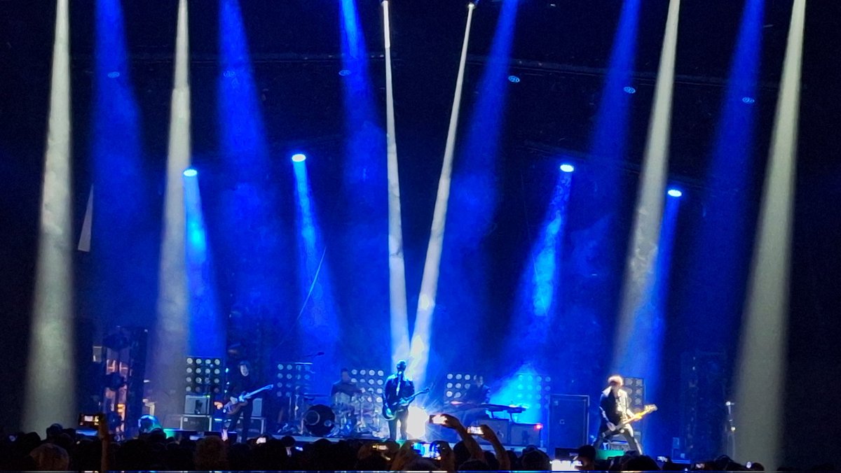 NebulaStef's tweet photo. @Interpol said hello to the angels tonight. Thanks! https://t.co/AXzZlWGjF7