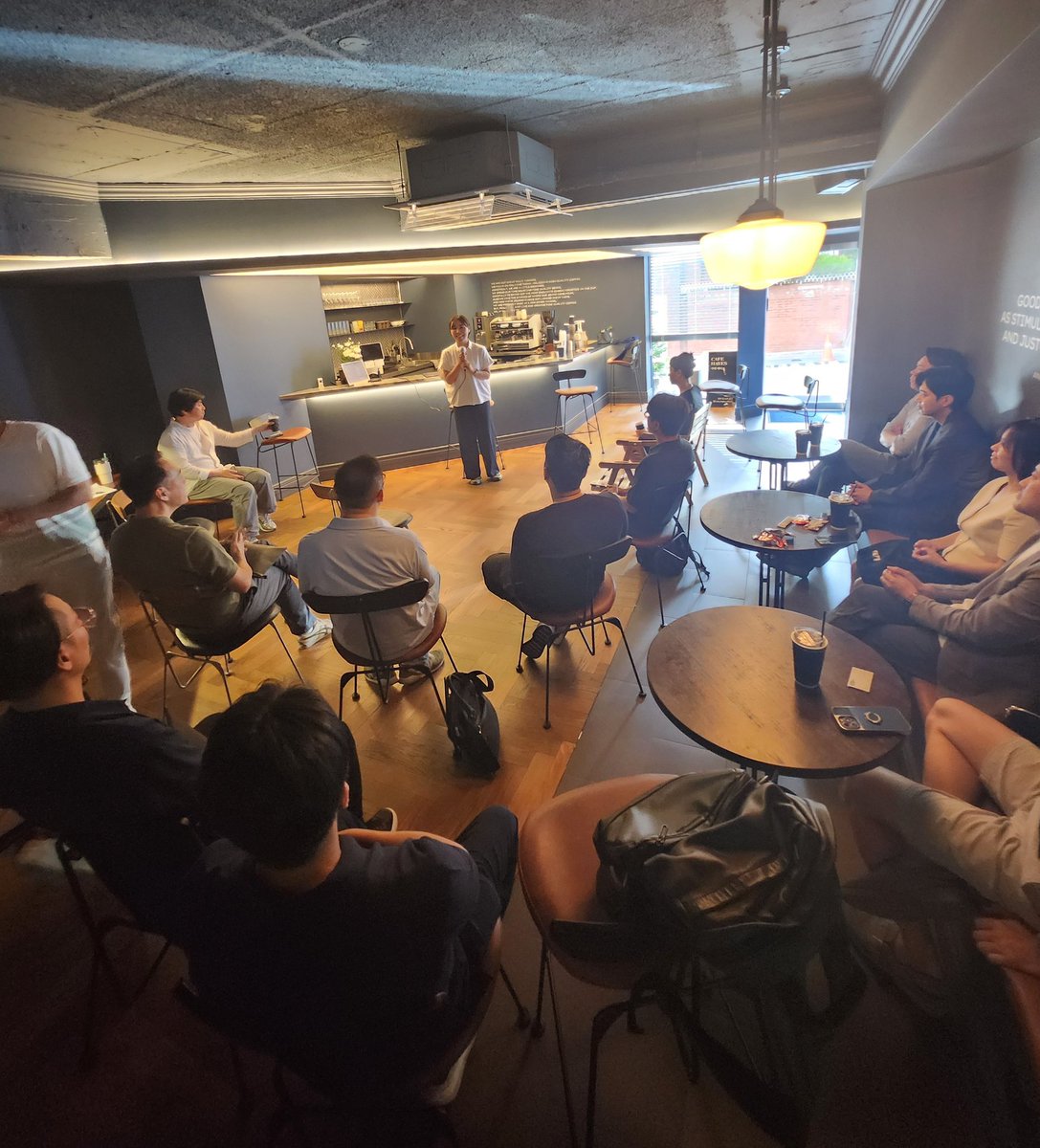 The CODE X KBC (Korea Blockchain Cooperative) meetup was held at Cafe Hayes in Gangnam, Korea.
It was a fun time for CODE to exchange information with excellent Korean blockchain members.
Cafe Hayes holds a blockchain event every week 
Please give us a lot of attention