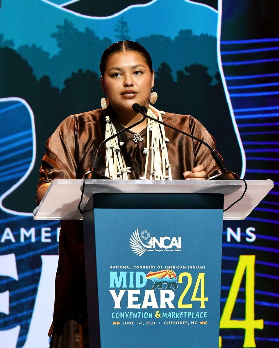 NCAI1944's tweet image. NCAI Youth Commission Co-Vice Presidents Kennedy Pete (Navajo Nation) and Charli Earth (Winnebago Tribe of Nebraska) took the General Assembly stage at #NCAIMY24, showcasing that Native youth are at the forefront of vital movements and conversations across #IndianCountry. ⭐