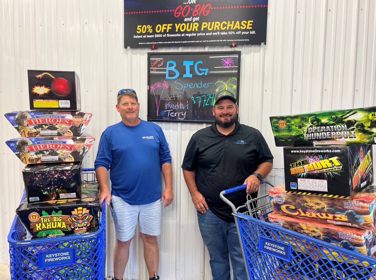 KeystoneFirewks's tweet image. Jeff, Keith and Terry are starting the week off right! They are our Big Spenders at our Nottinghamshire location!

We have deals to fit any budget! Check them out here ➡️ keystonefireworks.com/all-fireworks-…