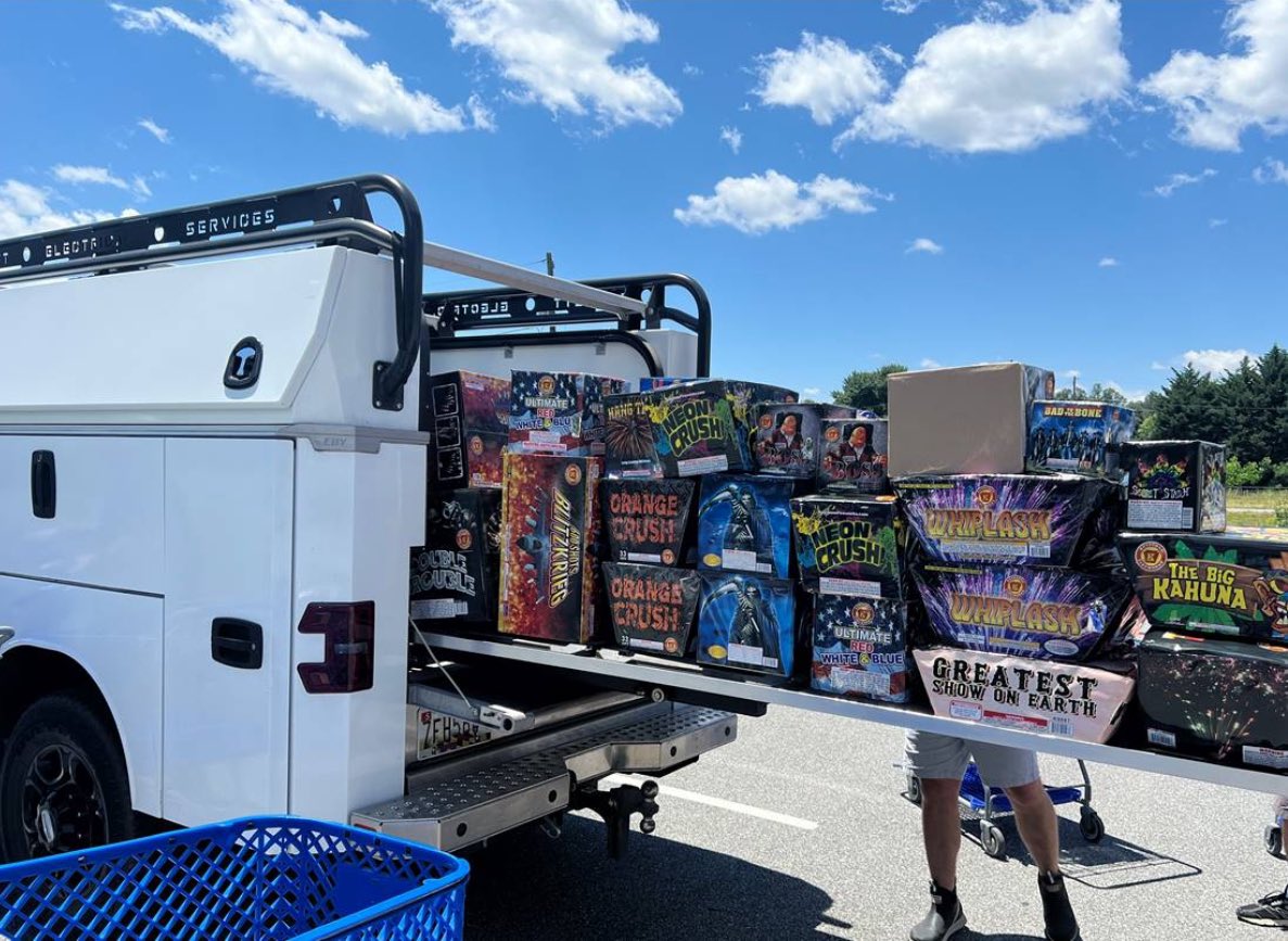KeystoneFirewks's tweet image. Jeff, Keith and Terry are starting the week off right! They are our Big Spenders at our Nottinghamshire location!

We have deals to fit any budget! Check them out here ➡️ keystonefireworks.com/all-fireworks-…
