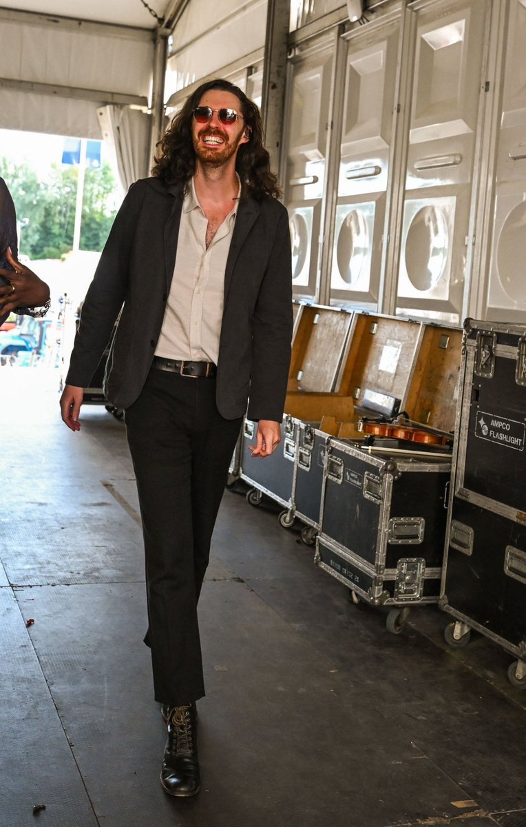 the chest hair...the sunnies...the smile...the fit...now that's my man fr