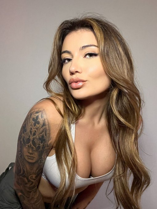 A lil #fullglam moment ? https://t.co/Pwwu3vGzI0
