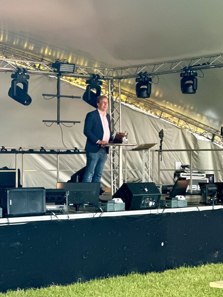 ChalkeFestival's tweet photo. Final talk of day 1 - Chris Lintott from @BBCStargazing with a gripping talk on the history of astronomy!
Many thanks to the sponsors of this talk, @CranborneChase
#chalke2024 #historylove #liveinhistory https://t.co/C1A6syNoFm