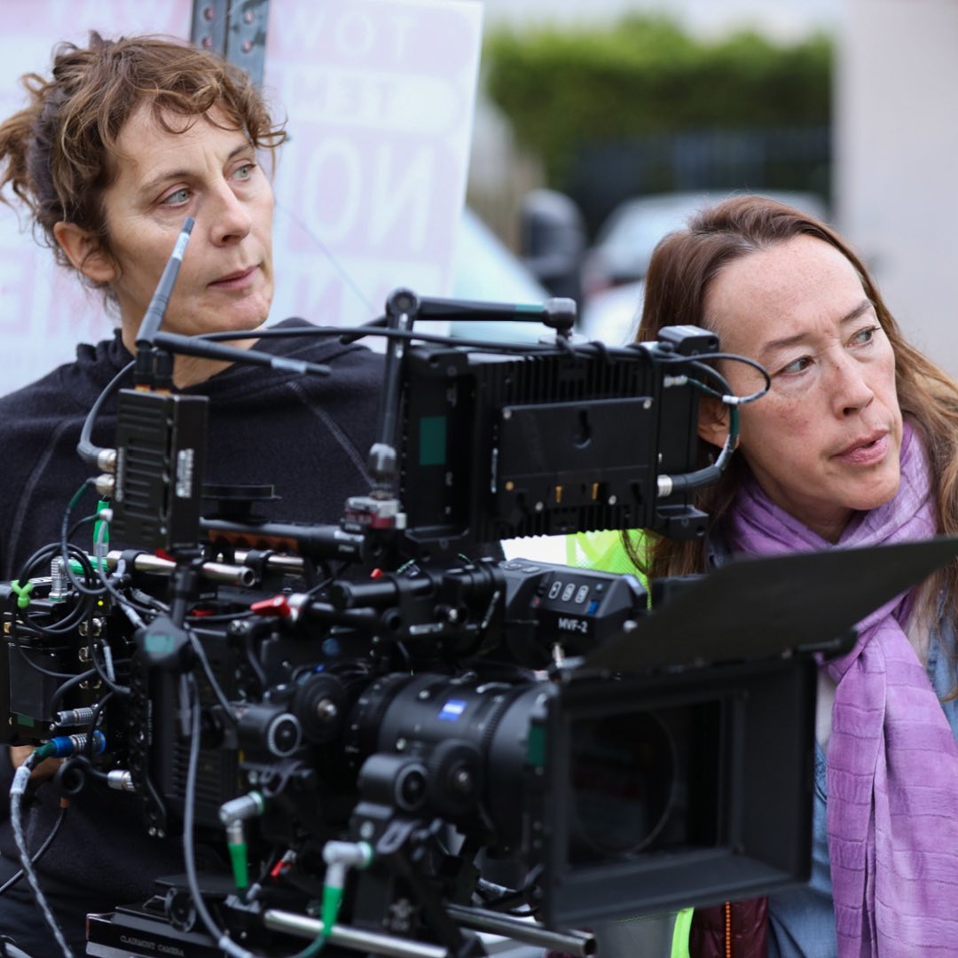 ⠀ → 𝗛𝗼𝗺𝗲 › 𝖺𝗋𝖼𝗁𝗂𝗏𝖾 › production \
𝗇𝖾𝗐 𝗉𝗈𝗌𝗍 : 𝖻𝗒 ﹫⠀#rpyellowjackets 🐝

Oficialmente empezamos las grabaciones de los primeros capítulos,  así que esperen muchos 'detrás de cámaras' y otras sorpresas (!!)