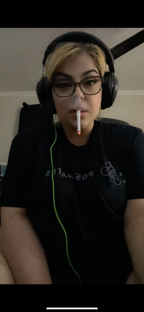 roxxxyrhodes's tweet photo. All I can think about is gagging on you’re cock while I smoke a few cigarettes 😈 https://t.co/bOwa5irV4P