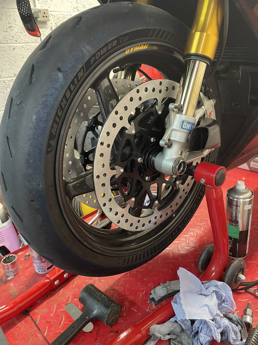 New discs &amp; pads, run out of loctite 243 for the disc bolts #arse