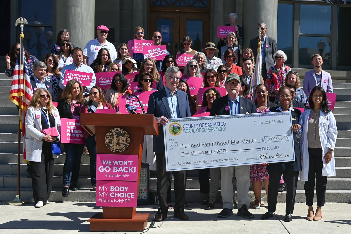 NEWS: Community leaders gathered this morning in Courthouse Square in Redwood City to support women’s health care on the two-year anniversary of the U.S. Supreme Court’s decision that overturned the right to an abortion. Read the full news release here: smcgov.org/ceo/news/local…