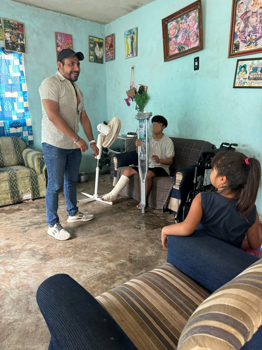 RafaMontalvoMx's tweet photo. Nuestro amigo “H” de #Yotholin comisaría de #Ticul ya tiene sus muletas, este joven futbolista hace algunos meses se lesionó y también aquí estuvimos. Hoy es gratificante ver que va avanzando! https://t.co/cfQagDTMdi