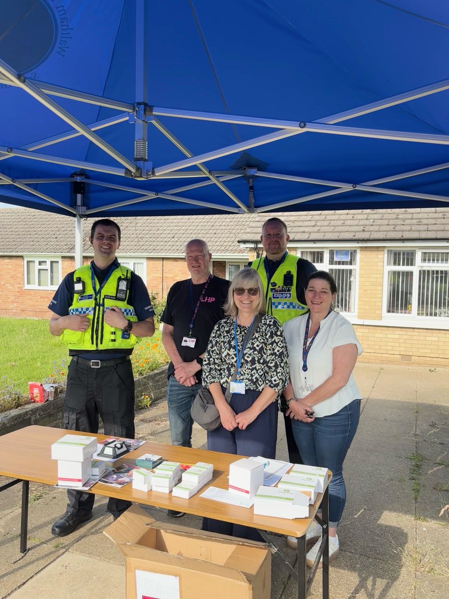 HumberbeatNEL's tweet image. Neighbourhood Policing Team provided personal and household security items today to Waltham Residents with support from LHP, VANEL and Waltham Parish Councillors. Amazing turnout from all residents around Norsefield road. #inmycommunity #WalthamNPT
