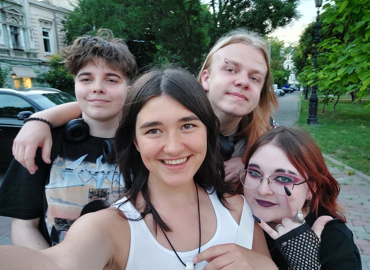 рознесли мою хату з <a href="/GenamiKaff_/">Гена?</a> @Thunder62946905 <a href="/H3LLH0VND/">serhiy | CHECK PINNED</a> подружкою гени та оскаром