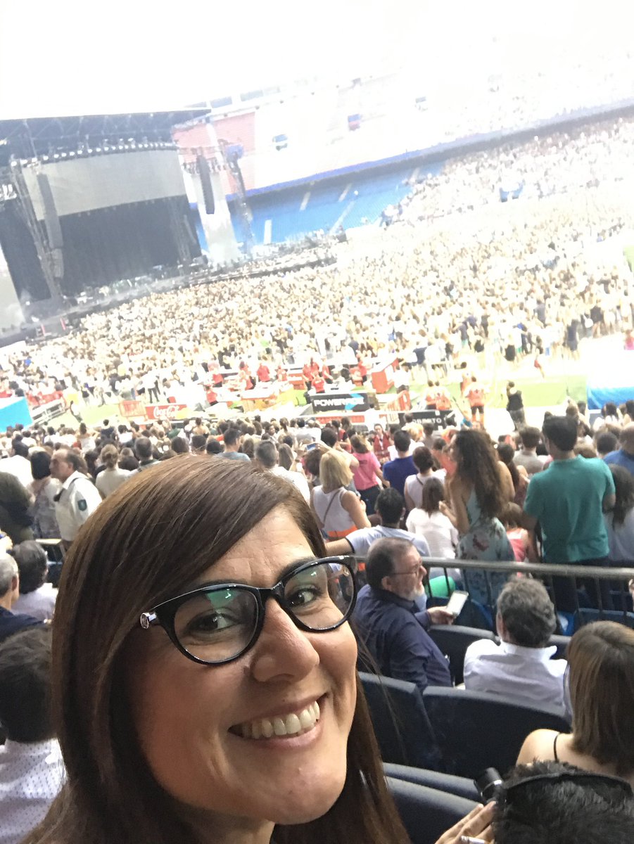 paodeperu's tweet photo. También fue un sueño cumplido para mí, que viaje desde Lina hasta Madrid solo para estar ahí, contigo. Gracias! 
Seguimos siendo cómplices en compañía, de aquello que me diste bajo el cielo azul. @AlejandroSanz https://t.co/aeiOVQPCm0