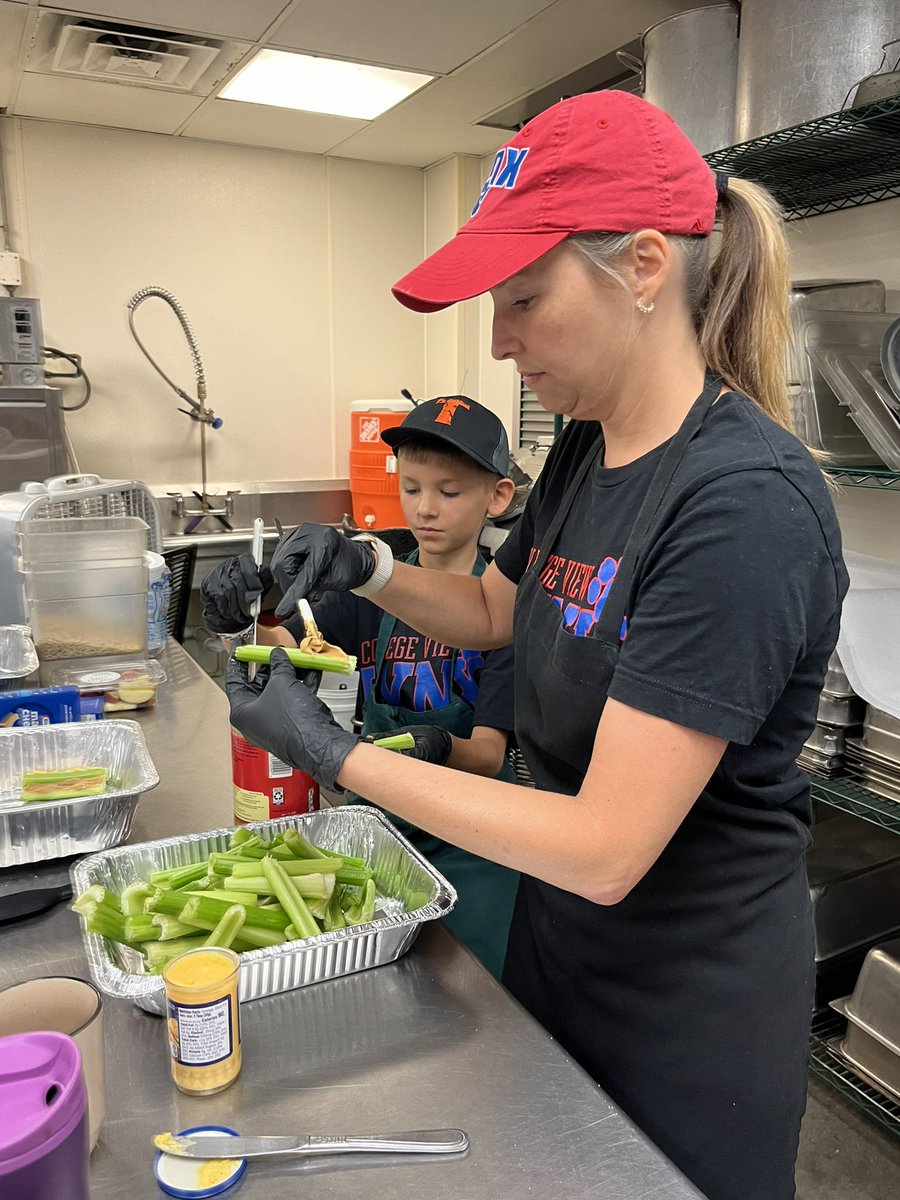 CVLittleLynx's tweet photo. A group of College View teachers served lunch today at New Visions. Being able to take action and help others has been fulfilling. #cbcsd #summerofservice https://t.co/t1yJ6ywylK