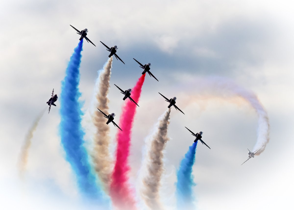 AdrianHowes's tweet image. Another stunning display from the Red Arrows at Sywell @rafredarrows