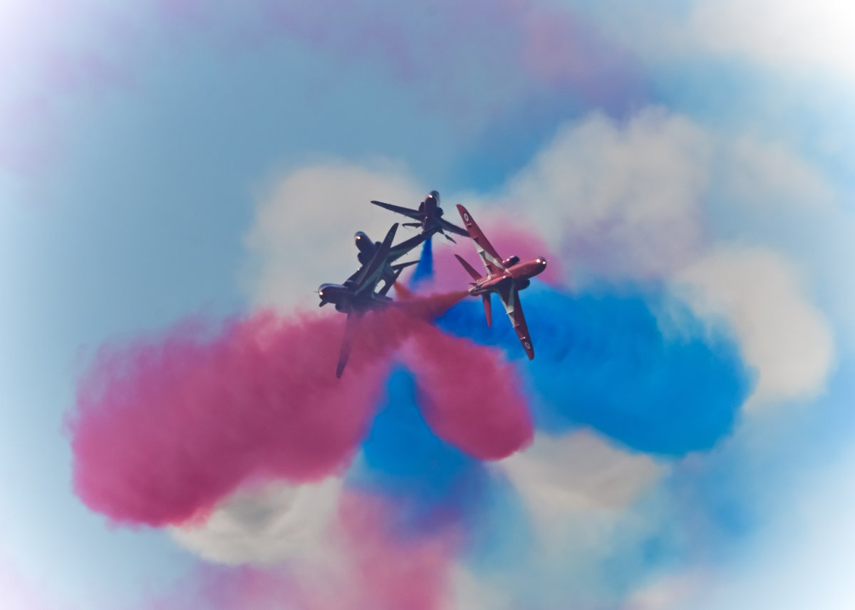 AdrianHowes's tweet image. Another stunning display from the Red Arrows at Sywell @rafredarrows