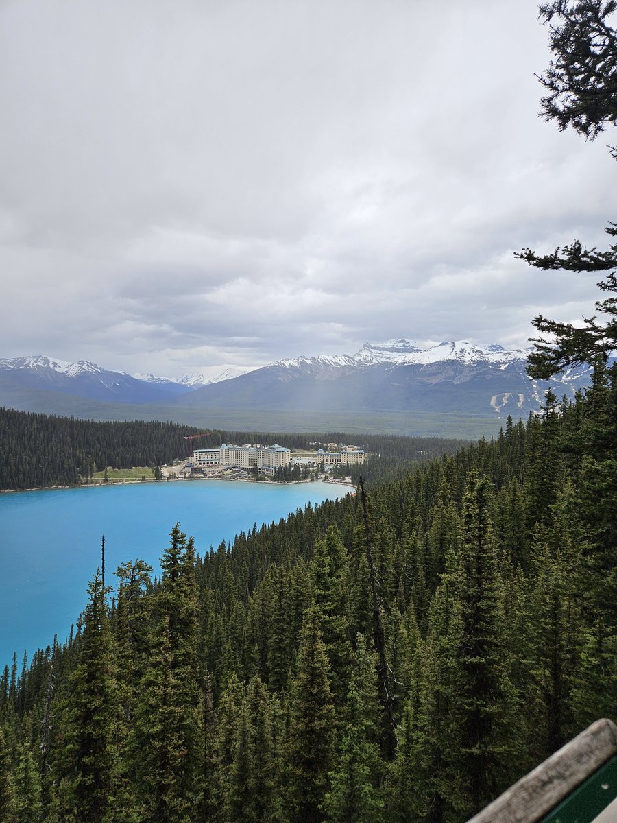 Travel when your young. You won't regret it.

4 countries, 11 days. Banff (Canada), Iceland, London, Paris.

Back to Japan soon :)