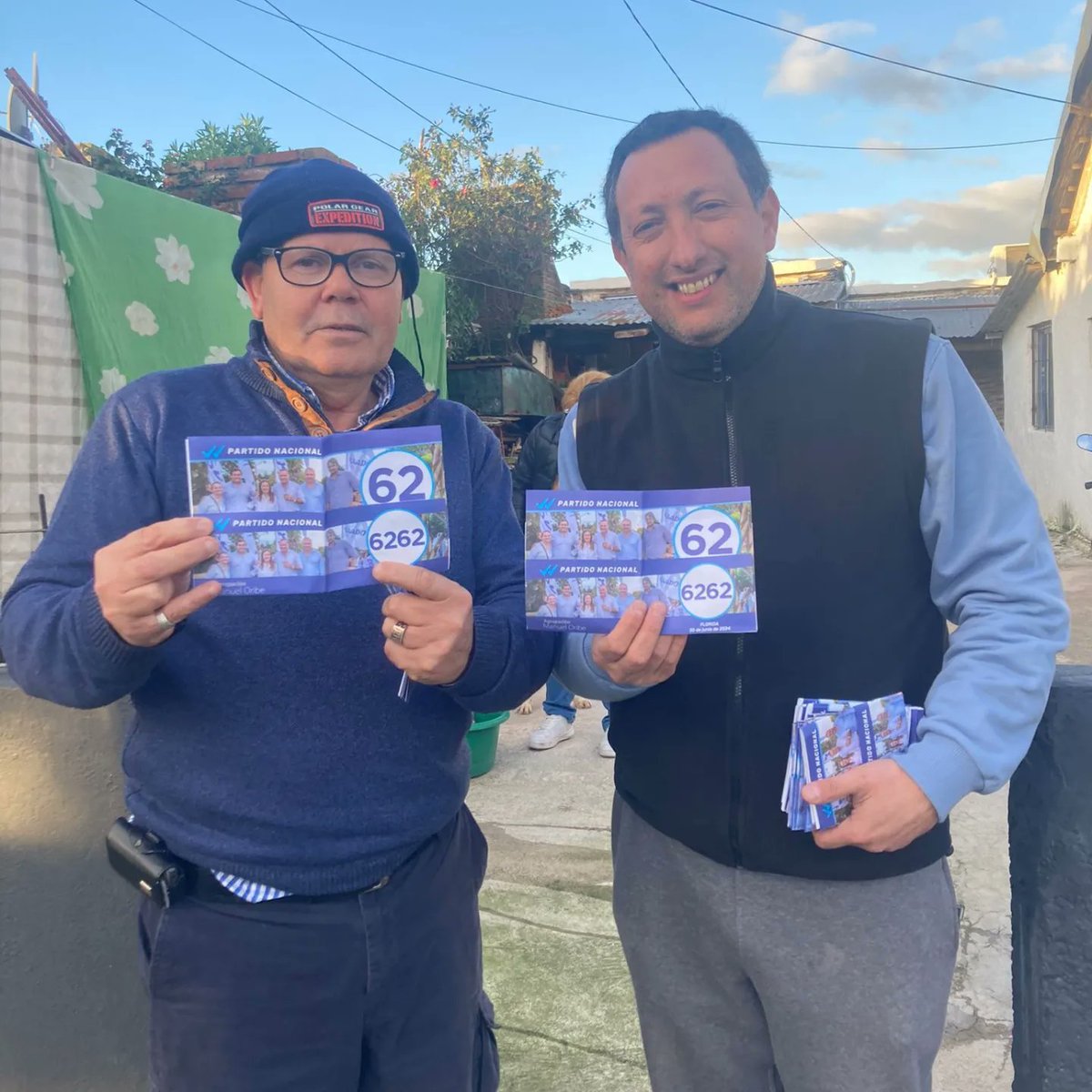 Muy buen Puerta Puerta hoy en Florida de la 62 + 6262
La <a href="/amo_62florida/">Agrupación Manuel Oribe</a> al firme!!
<a href="/AlvaroDelgadoUy/">Alvaro Delgado</a> Presidente
#UruguayParaAdelante