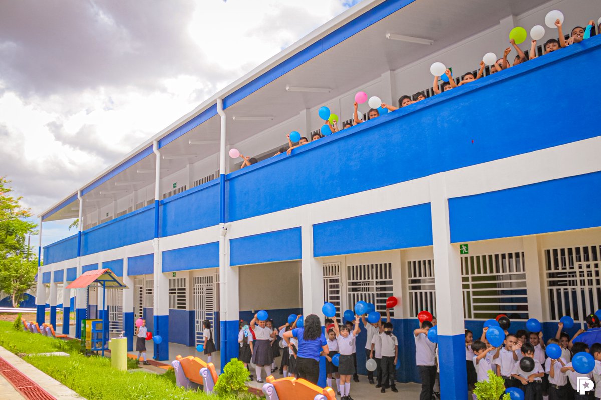 Inauguración del Centro Educativo Luxemburgo en el Distrito V de Managua, restituyendo el derecho a la educación gratuita y de calidad a1,300 estudiantes, con una inversión de 120 millones de córdobas.

Se construyeron 23 aulas, área administrativa, sala de maestros,