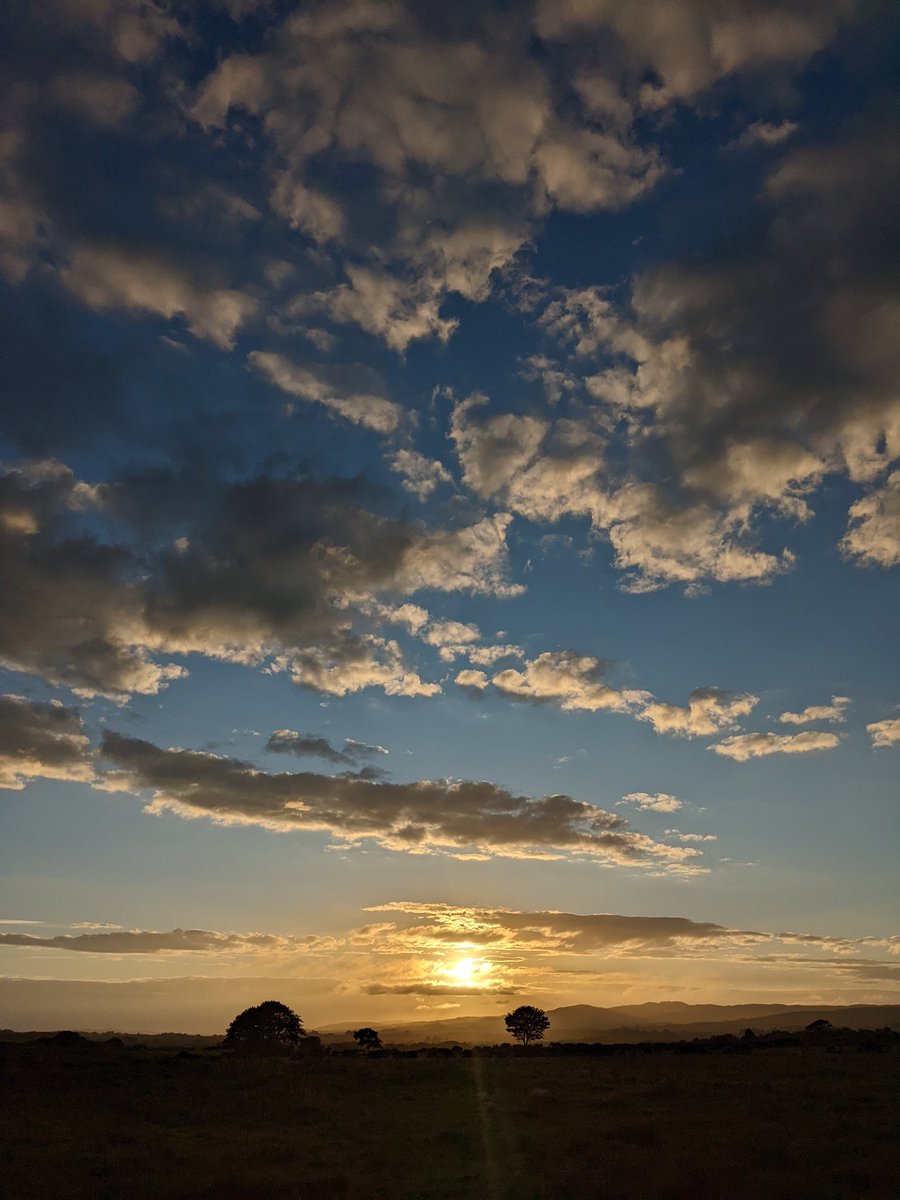 Sunset in Culdaff, Co. Donegal

💚💛
