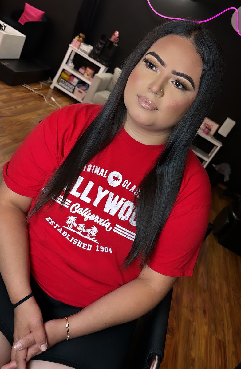 Julibaby04's tweet image. soft &amp;amp; natural 😍🔥 you can book this under the tab “full face with brown eyeshadow”. $20 deposit is required to secure your appointment date/time. | click the link in the comments or it’s always in my BIO. 🔗

#milwaukeemakeupartist #milwaukeemua #makeupideas #weddingmakeup #mua