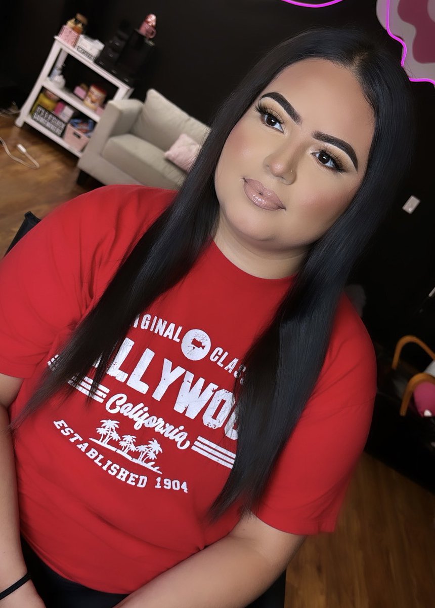 Julibaby04's tweet image. soft &amp;amp; natural 😍🔥 you can book this under the tab “full face with brown eyeshadow”. $20 deposit is required to secure your appointment date/time. | click the link in the comments or it’s always in my BIO. 🔗

#milwaukeemakeupartist #milwaukeemua #makeupideas #weddingmakeup #mua