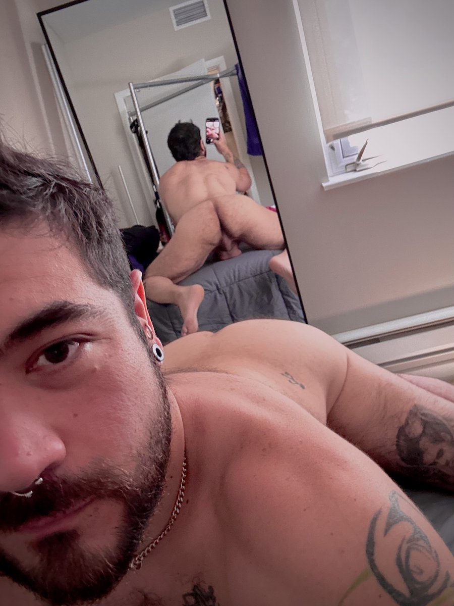 HazeThePup's tweet photo. today in “photos I send to my boyfriend” https://t.co/3D7HdwoIak