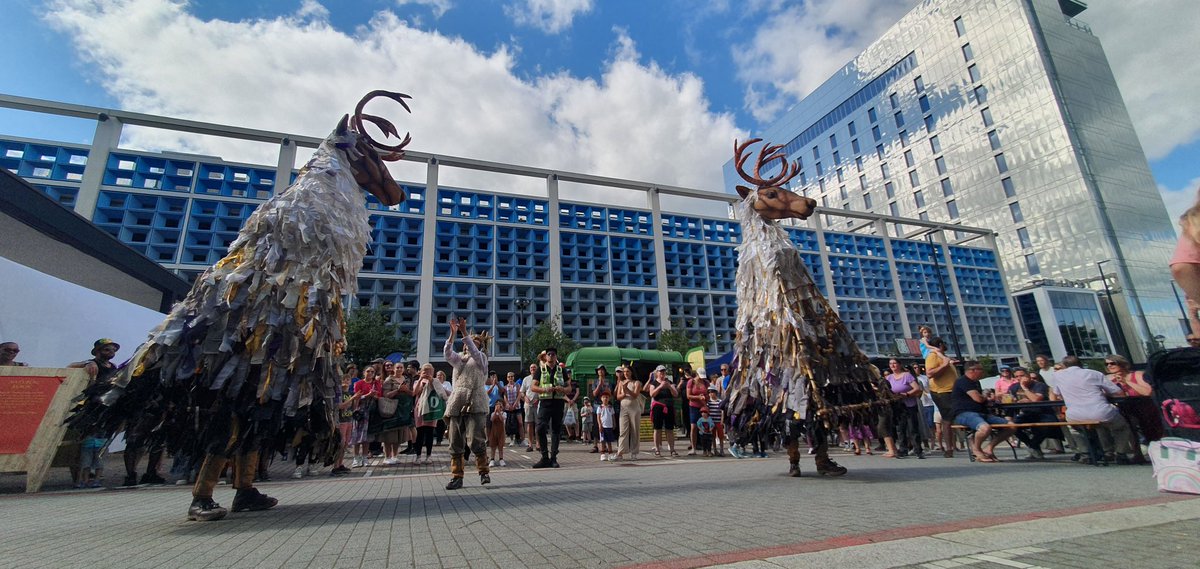 My_MiltonKeynes's tweet photo. What an incredible festival of colour, music, food and weird and wonderful creatures ☀️ Thanks Midsummer Festival for putting on a great event for Summer Solstice ☀️
#Miltonkeynes #midsummerfest #miltonkeynescitycentre https://t.co/E3AY0ZnC2u
