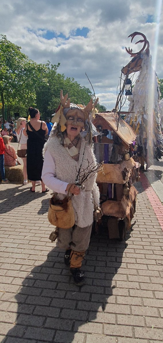 My_MiltonKeynes's tweet photo. What an incredible festival of colour, music, food and weird and wonderful creatures ☀️ Thanks Midsummer Festival for putting on a great event for Summer Solstice ☀️
#Miltonkeynes #midsummerfest #miltonkeynescitycentre https://t.co/E3AY0ZnC2u