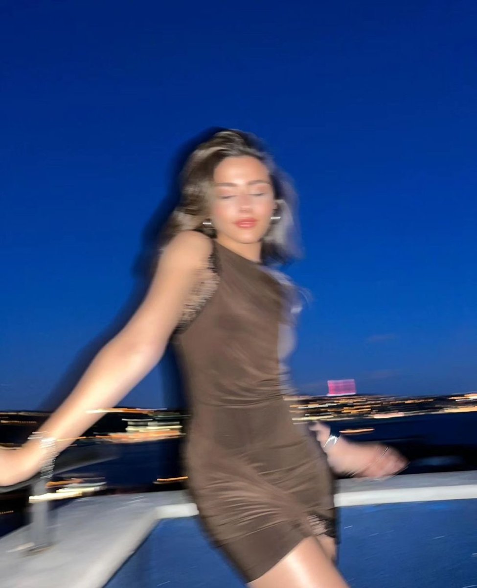 Benim gönlüm sarhoştur yıldızların altında