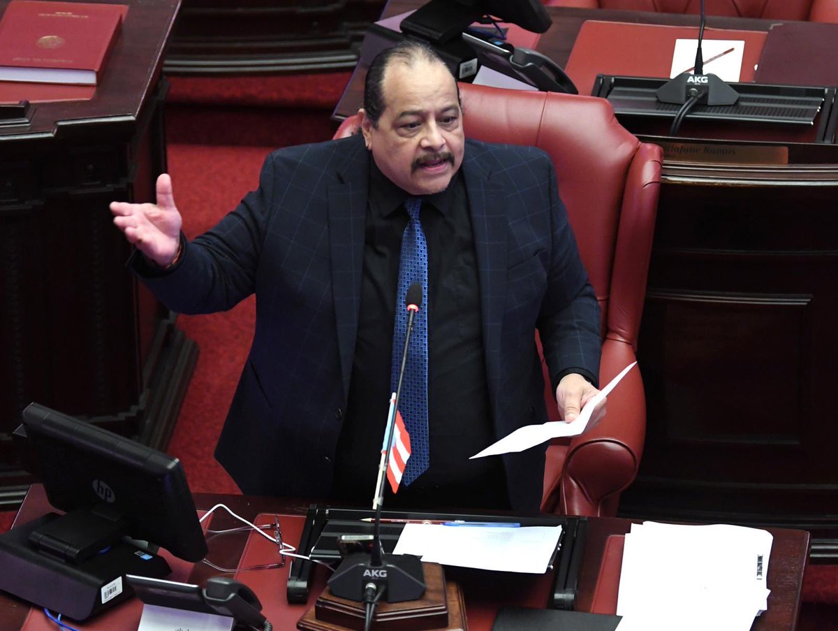 SenadoPR's tweet photo. [𝐇𝐎𝐘] Previo al último día de aprobación de medidas, el #SenadoPR avaló, en votación final parcial, el #PC1988 que otorga un bono de Navidad de $600 a maestros pensionados y beneficiarios del Sistema de Retiro para Maestros. 🧵 https://t.co/D4YKt1ZPhj