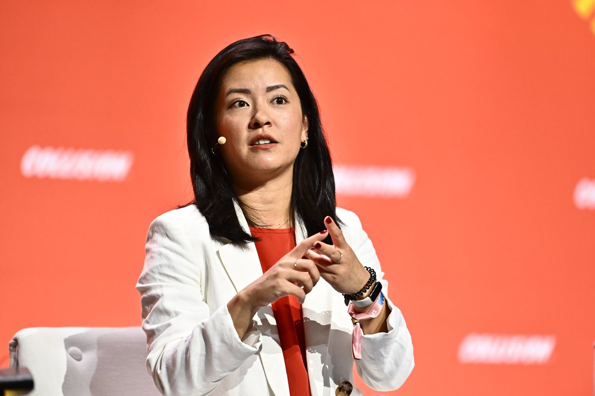 CollisionHQ's tweet image. A cookieless future ‘definitely keeps a lot of CMOs, CFOs, and probably CEOs, up at night’ – Candy Lee, CMO of @homebase at #CollisionConf