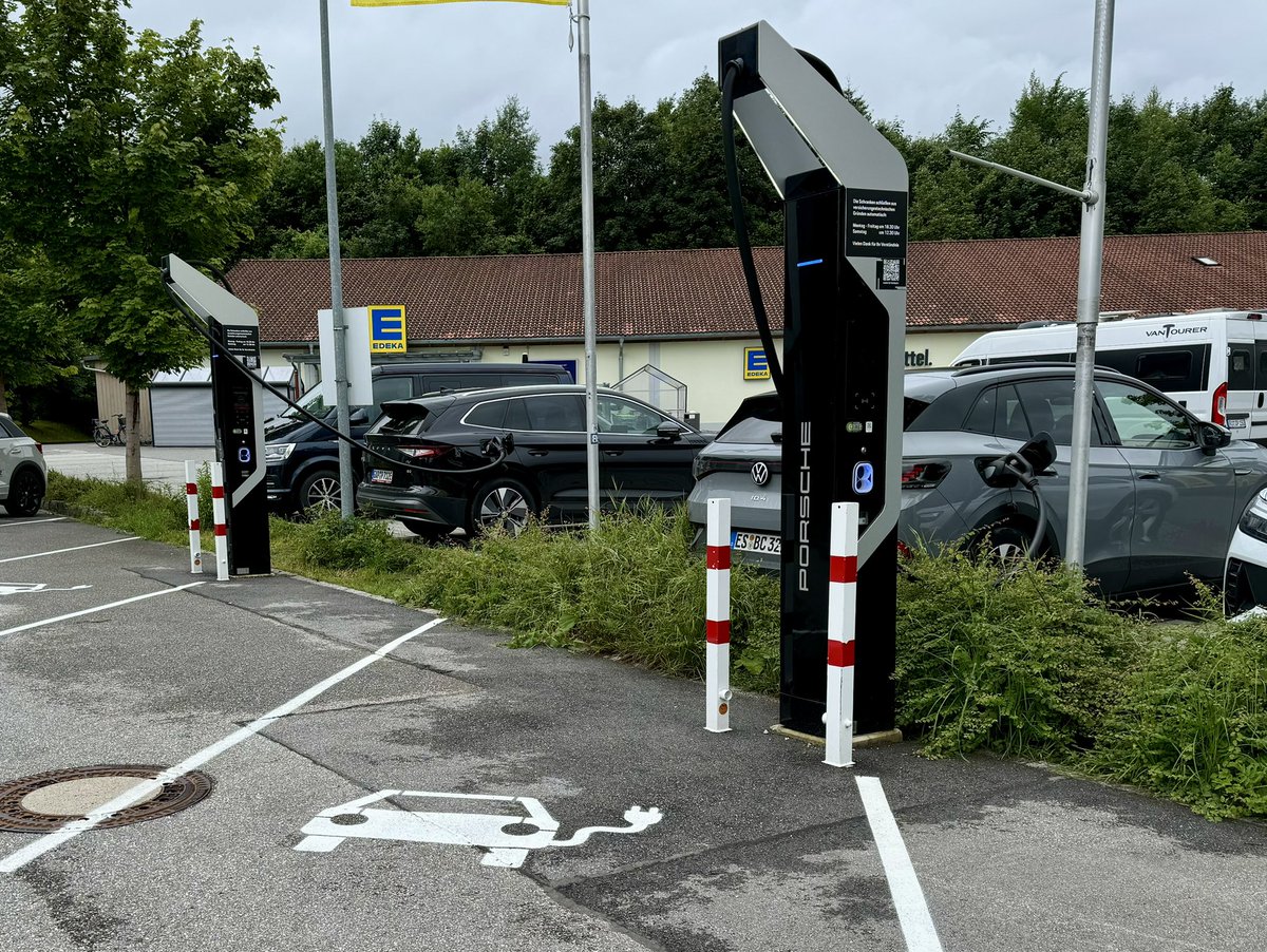 How smart EV drivers turn private chargers into semi-public chargers. 
Owners of chargers: please make them accessible. It’s good for the #energytransition, #electromobility, and it improves the business case of your chargers. #afir 
#alwaysbecharging  <a href="/electricfelix/">Felix Hamer • electricfelix</a>