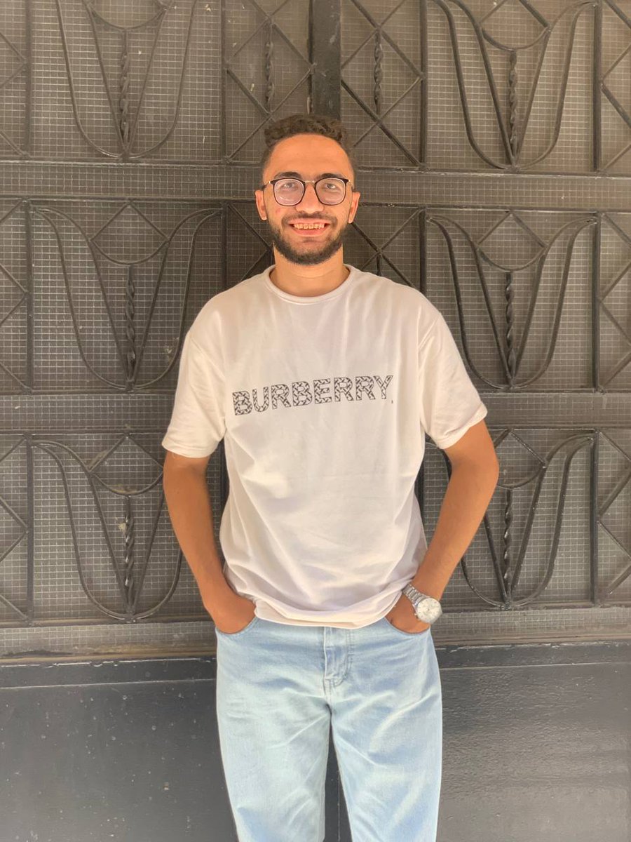 EltishMostafa's tweet photo. آخر امتحان ف حياتي رسمي فهمي نظمي 🎓✨
الحَمدُ لِلَّهِ الَّذي هَدانا لِهذا وَما كُنّا لِنَهتَدِيَ لَولا أَن هَدانَا اللَّهُ https://t.co/S6ZHdAJRdq